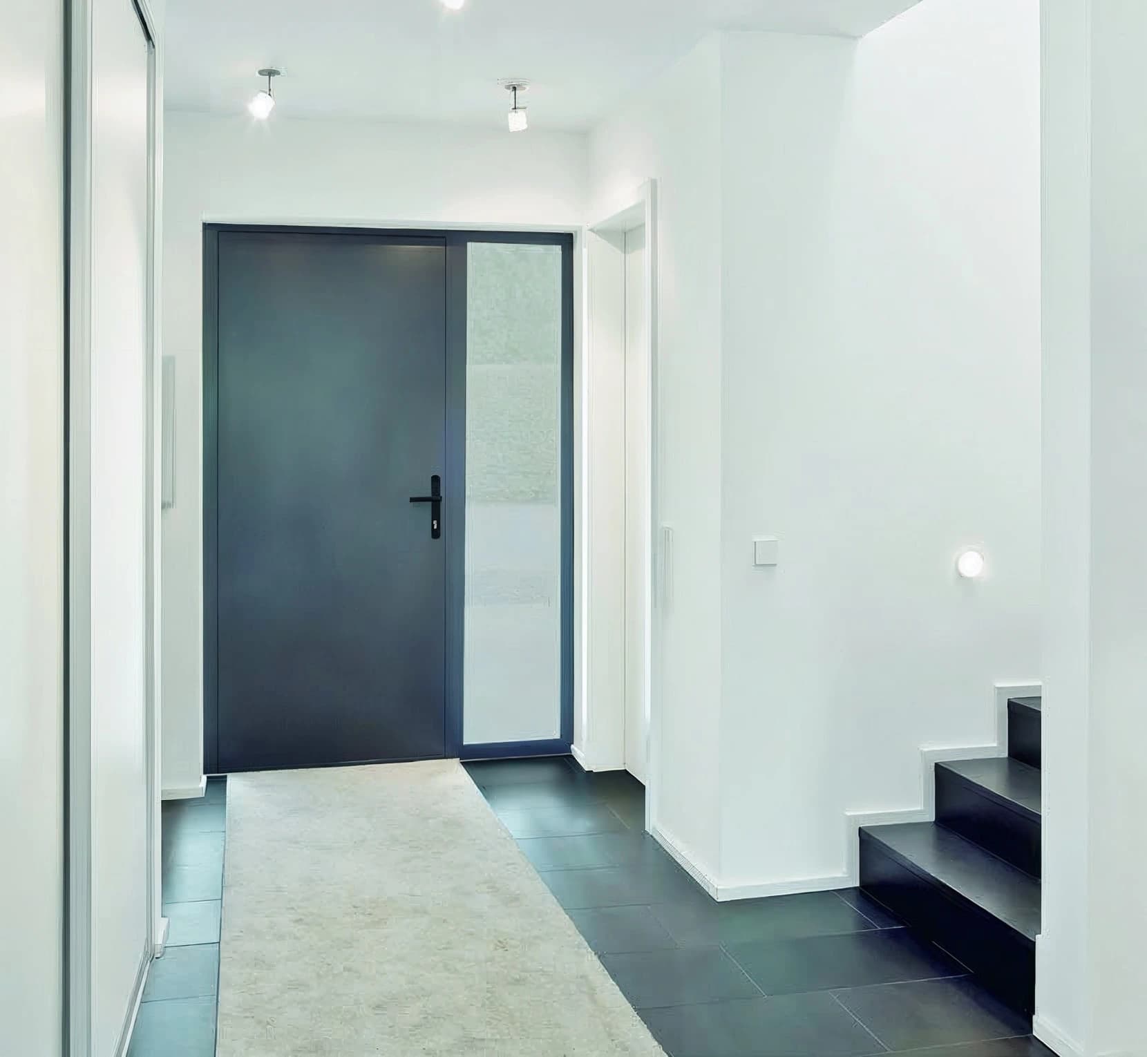 Robuste Nebeneingangstür